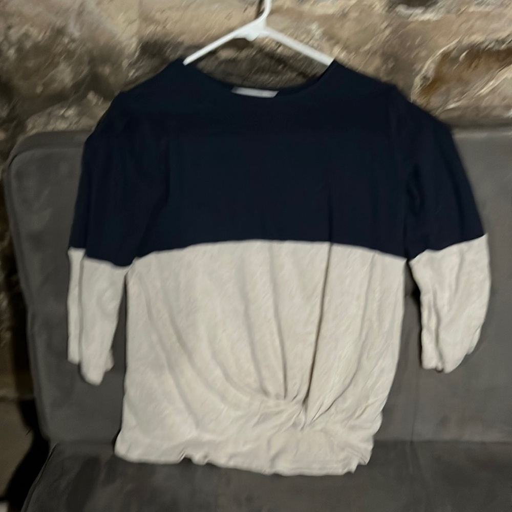 Split color top with knot in front